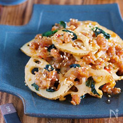 ご飯もお酒も止まらない♪『レンコンのピリ辛♡しそ味噌そぼろ』