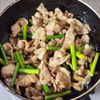 スタミナがつく！にんにくの芽と豚肉のだしマヨ炒めの工程4
