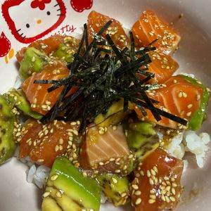 ゆっこの作ってみた!投稿(【5分でできる】ごま油香るサーモンポキ)