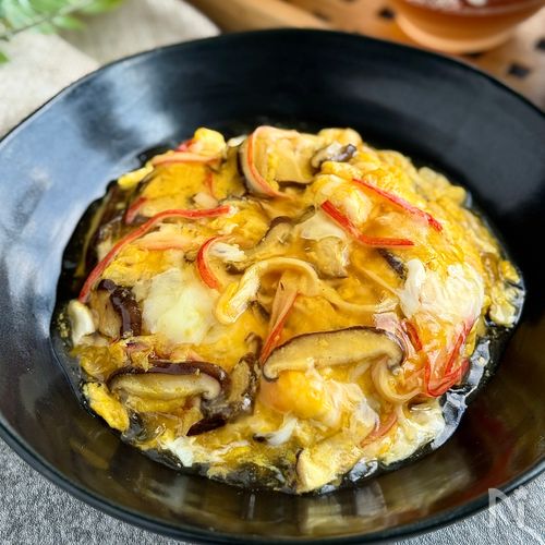 簡単コツあり♪〖ふわとろ卵の天津飯〗カニカマと椎茸が香る〜♪