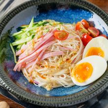 【麺つゆに飽きたらこれ!】担々風胡麻だれのピリ辛素麺