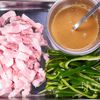 行列の定食屋さんの🍚豚バラもやしピーマンのオイマヨ炒め🤩の工程1