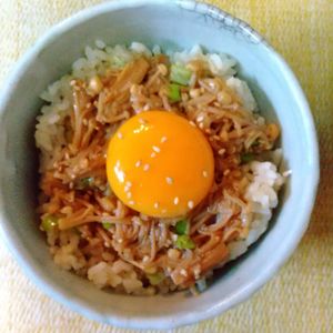 チョロリスの作ってみた!投稿(ご飯のお供に！とろ〜り旨辛♡【やみつきえのきユッケ】)