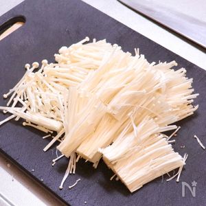 10分でできるお手軽レシピ!!】えのきとニラのキムチ和え | レシピ