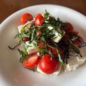 こむぎの作ってみた!投稿(ヘルシー♪♪チーズみたいな塩麹豆腐とトマトの塩昆布サラダ)