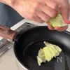 【旨辛味噌豚】材料2つで最強ご飯泥棒🍚の工程1