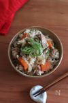 大人気！ちょっと甘めの鶏ごぼう飯。
