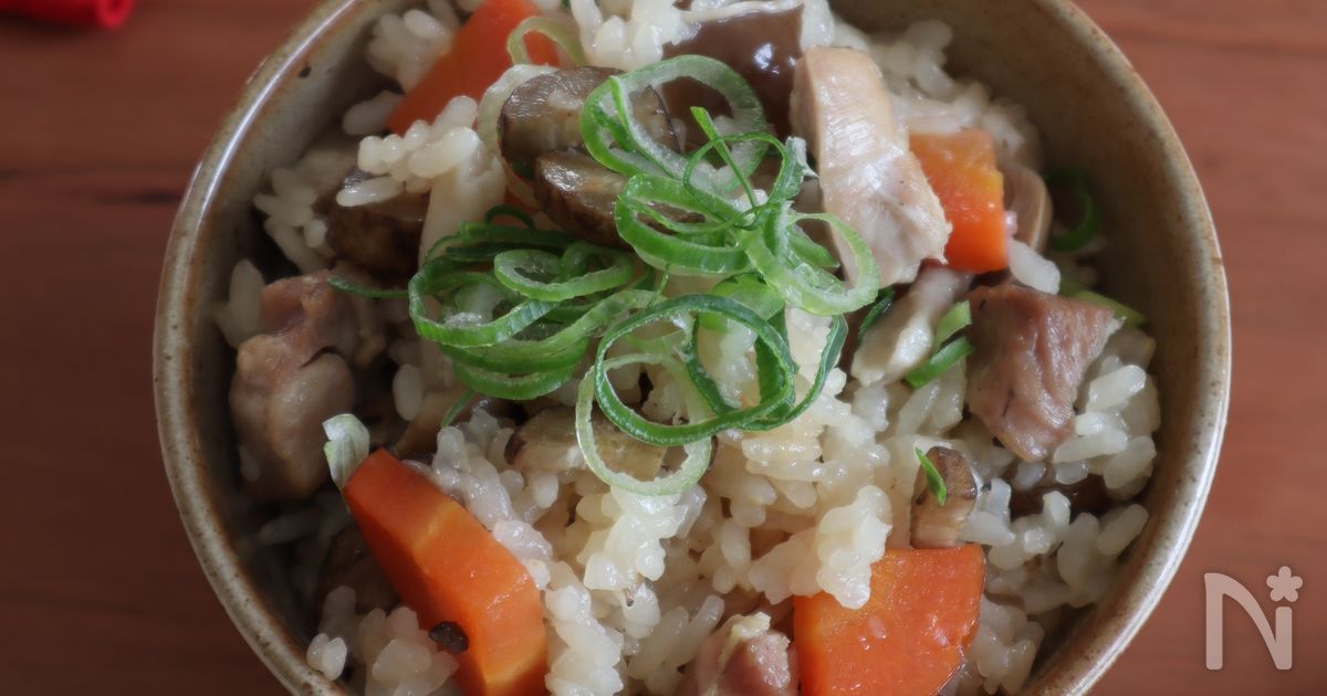 大人気！ちょっと甘めの鶏ごぼう飯。