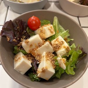 mi-koの作ってみた!投稿(お箸が止まらない！豆腐とレタスの無限サラダ)