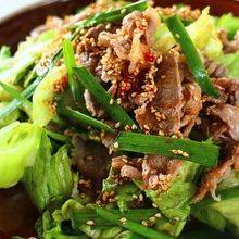 牛肉とニラの冷しゃぶサラダ《レタス一玉完食！》