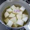煮る時間がポイント「ぶり大根」の工程2