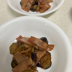 ミントミントの作ってみた!投稿(副菜におすすめ☆『なすとベーコンのガリバタしょうゆ炒め』)