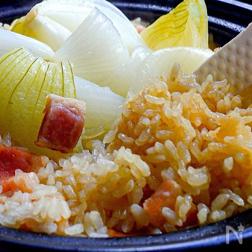 【まるごと新玉ねぎの炊き込みごはん】
