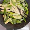 味付けは塩だけ!長葱のオリーブオイル焼きの工程2