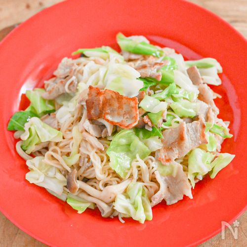 ガッツリ食べたいときに!豚肉とキャベツのそうめん炒め