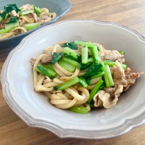 ゆかりの作ってみた!投稿(【豚肉と小松菜の旨にんにく焼きうどん】ガツンとウマい！)