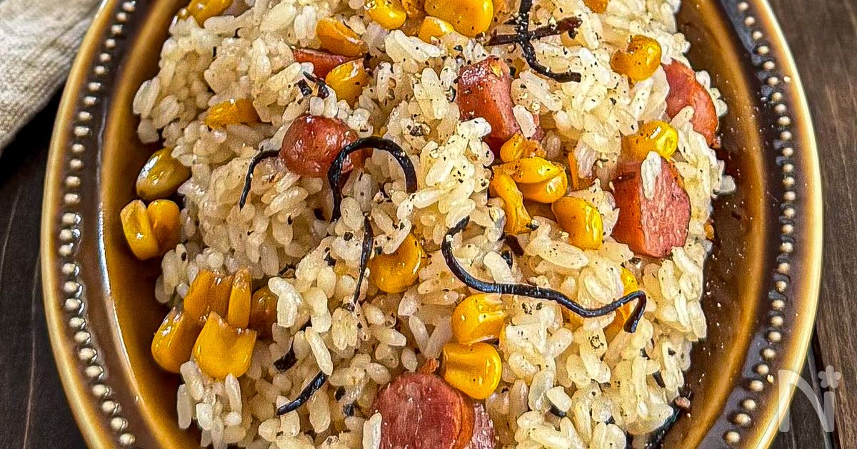 コーン缶で簡単《ガリバタ塩昆布♡混ぜごはん》