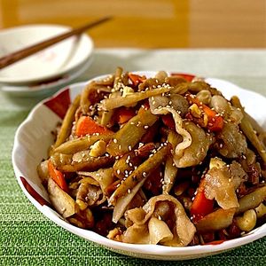 あゆの作ってみた!投稿(【豚肉とナッツの甘酢キンピラごぼう】超激ウマ！ご飯が進む♪)