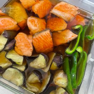 927471の作ってみた!投稿(【鮭となすの焼き浸し】つゆが染みておいしい！作り置きにも◎)