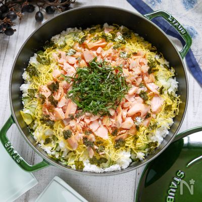 昆布炊いた旨だしご飯の【鍋ごとちらし寿司】