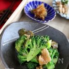 ブロッコリーとザーサイのチリソース和え