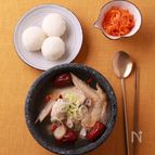 二種の鶏手羽でつくる参鶏湯。スープの締めは鶏粥にしても◎