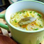 電子レンジで簡単！新玉ねぎの丸ごとスープ