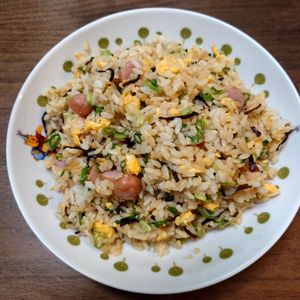 ヒラメの作ってみた!投稿(【塩こんぶバター炒飯】ウインナーと卵で絶品炒飯!味付け簡単♪)