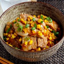 『コーンと豚バラの甘辛丼』夢中でかき込むうまさ。