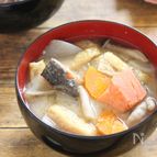 鮭の酒粕汁〜出汁いらずで簡単！しみじみ美味しい！