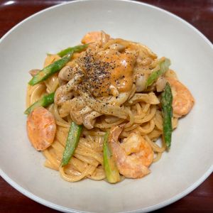 りんごの作ってみた!投稿(【えびとアスパラのクリームパスタ】牛乳で作るカフェ風パスタ♡)