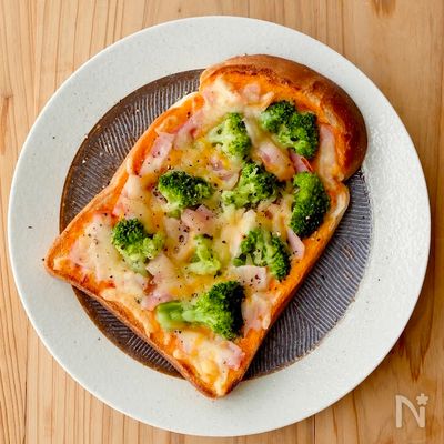 【冷凍ストック♪ブロッコリーとベーコンのトースト】忙しい朝食