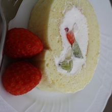 米粉のフルーツロールケーキ