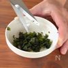 沢山の方に大好評おにぎり♪
わかめと鰹節の混ぜおにぎりの下準備