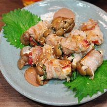 【しめじの梅しそ豚バラ巻き】お肉とキノコでボリューム満点♪