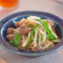 レンジで簡単♪もやしとしめじのごまポン和え