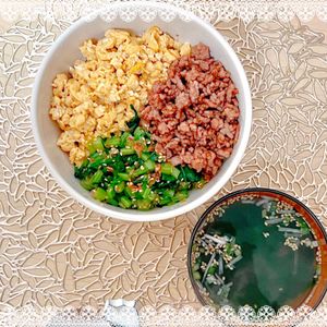 にゃ〜むずの作ってみた!投稿(【甘辛そぼろの三色丼】10分で即完成♡ごはんとの相性抜群!)