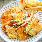 ズッキーニのパリうまチーズ焼き♩チヂミ風おつまみ！味付け不要