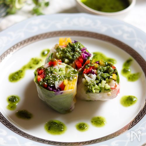 【カニカマのバジルロールサラダ】野菜をたっぷり巻き込んで