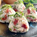 サラダチキンの梅マヨおにぎり