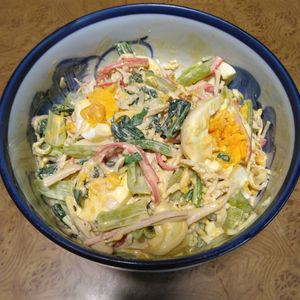 ももの作ってみた!投稿(小松菜と切り干し大根とカニカマとゆで卵のオイマヨサラダ)