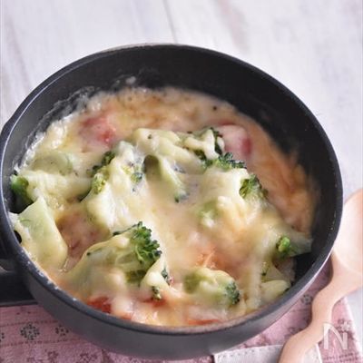 クイック朝食!レンジで簡単♪トマトのマグカップドリア風