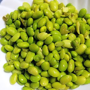 猫の作ってみた!投稿(5分で完成《冷凍枝豆のガリバタ醤油炒め》)