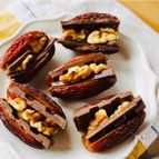 板チョコを挟むだけ！デーツチョコ