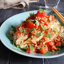 ＼リピート必至！／大葉香るトマトツナそうめん（にんにく風味）