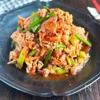 ご飯が進む！ニンニクの芽たっぷり豚キムチ炒め