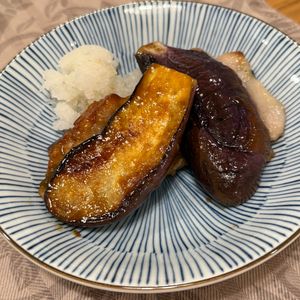 ともとらの作ってみた!投稿(食欲倍増！【なすと豚バラの梅照り焼き】なすに挟むだけ！)