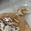 秋のごちそう『鮭とじゃがいもの照り焼き』の下準備