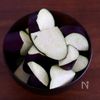 【簡単でおすすめ！】鶏もも肉となすの甘辛ごまだれ炒めの工程1
