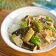 ＼レンジで簡単／豚バラ肉となすとピーマンのスタミナ丼